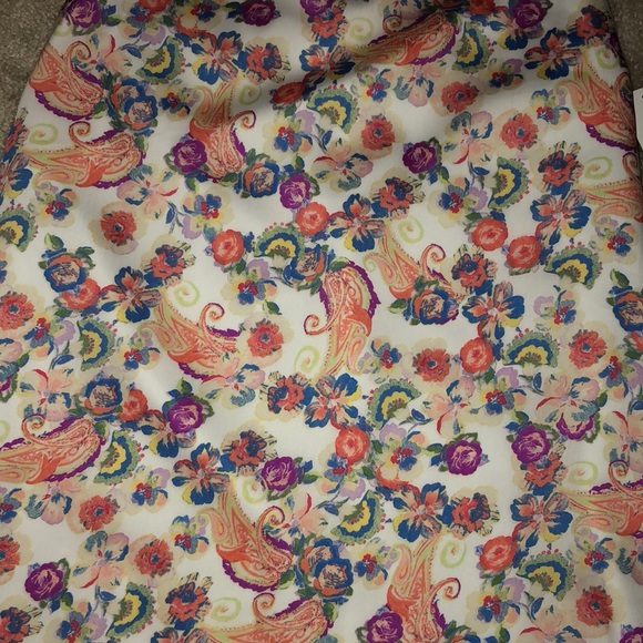 NWT Floral Print Blouse - Picture 2 of 6